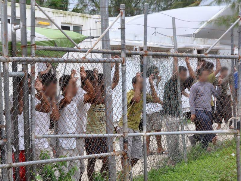A report says some offshore detention contracts were given to firms without proper due diligence. (Eoin Blackwell/AAP PHOTOS)